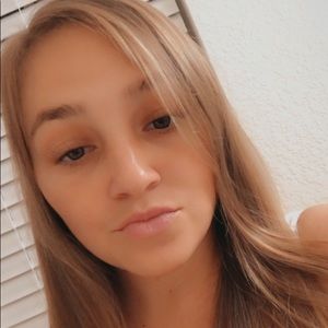 Meet your Posher, Michaela